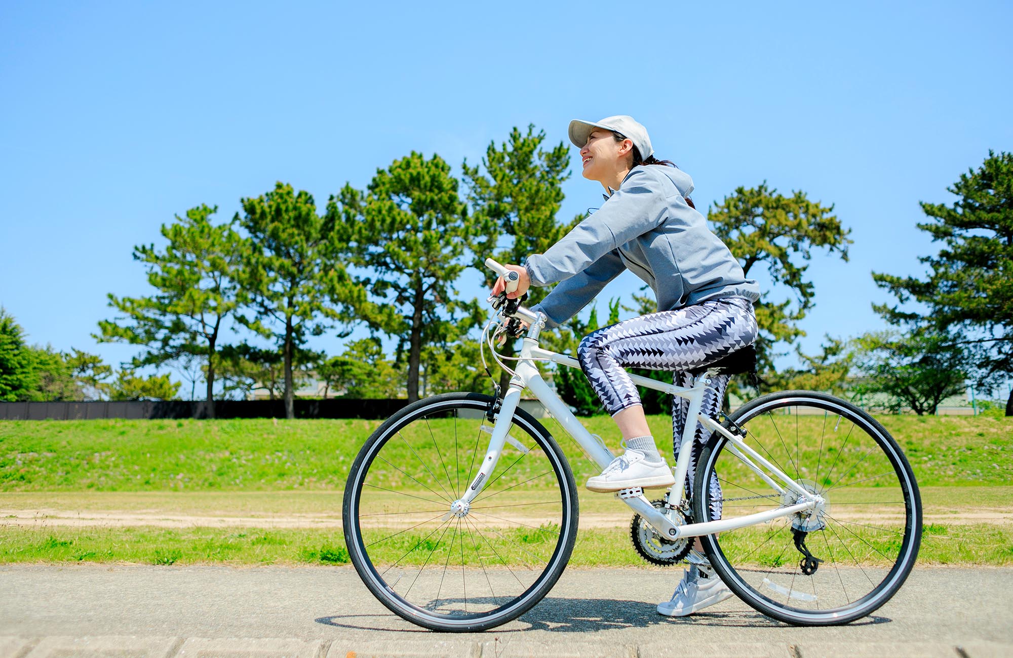 快適にサイクリングを楽しむための服装は?