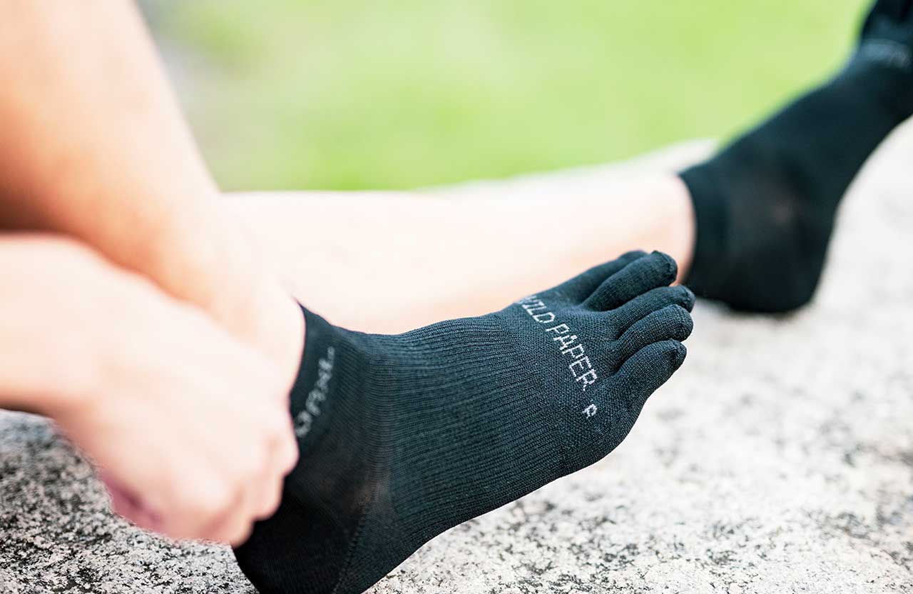 悪天候・ハードな環境に負けない!水はけ抜群の“和紙素材”ソックス